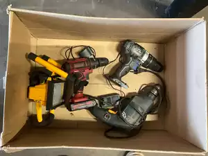 Set van 4 boormachines en bouwlamp