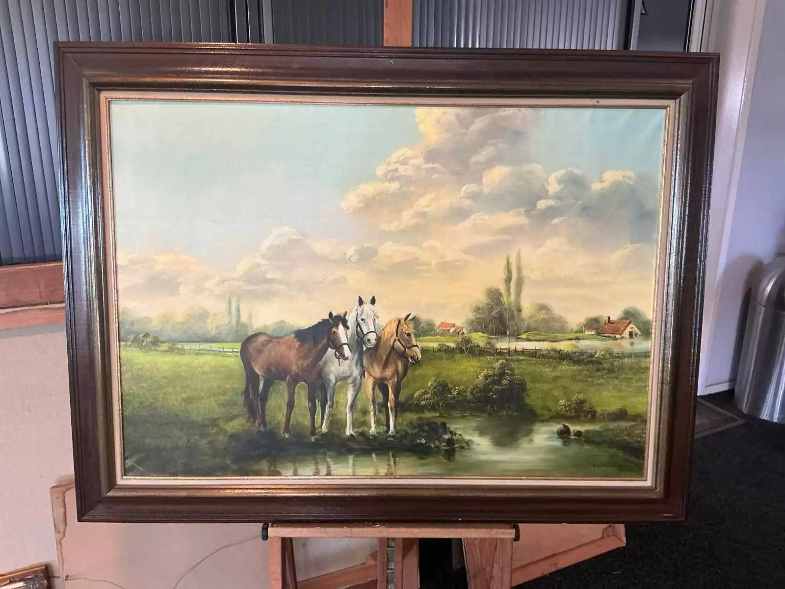 Olieverfschilderij ‘Drie paarden in weidelandschap’ van R. Bernaeijge, incl. lijst (90x120 cm)