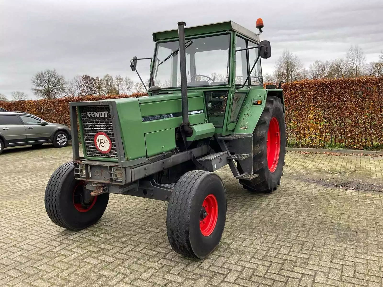Fendt 610 LS landbouwtractor (1982) 70 kW, 3-punts hef, 2WD