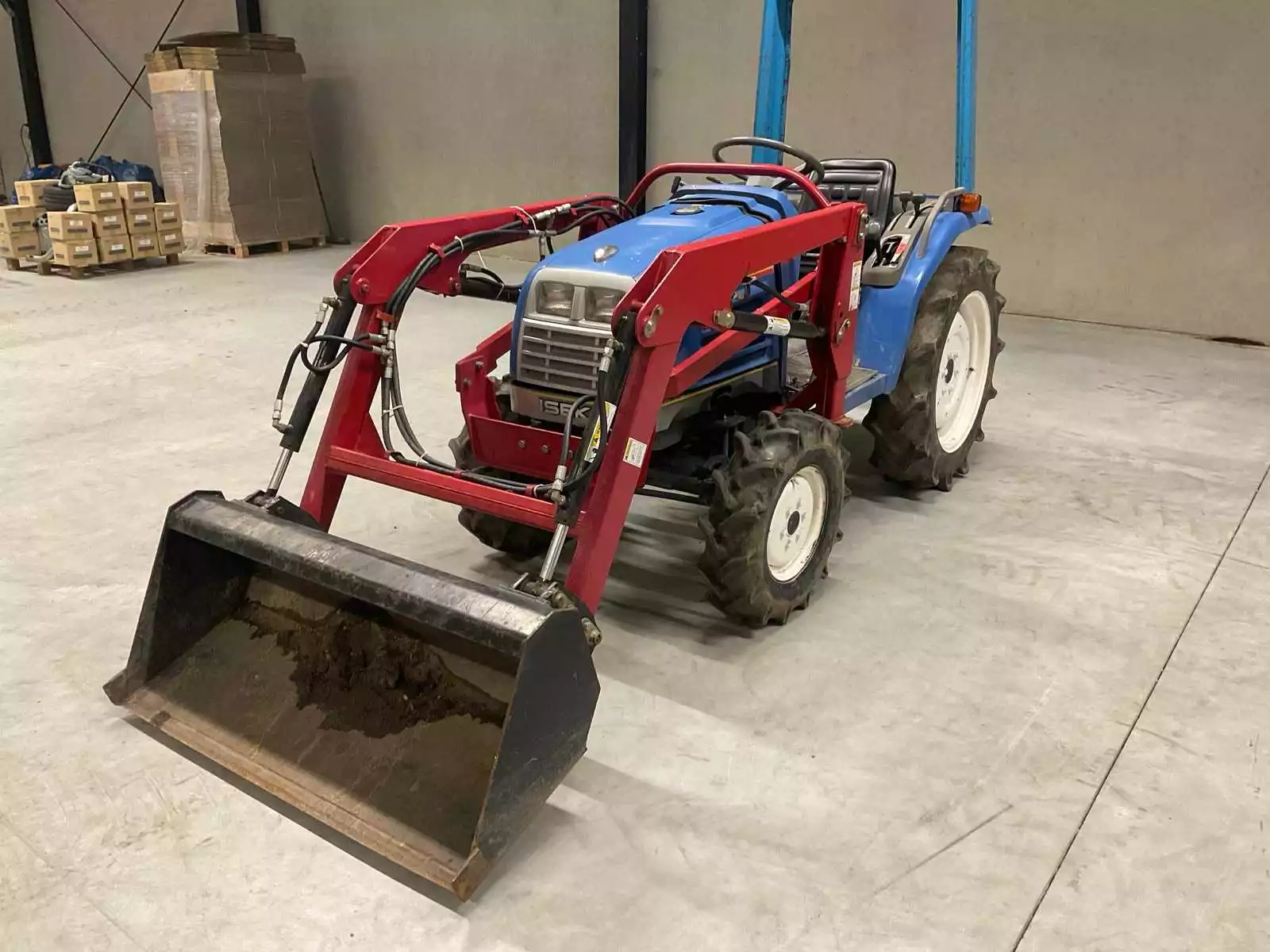 Iseki Sial 19 compacttractor met hydraulische voorlader en hefinrichting