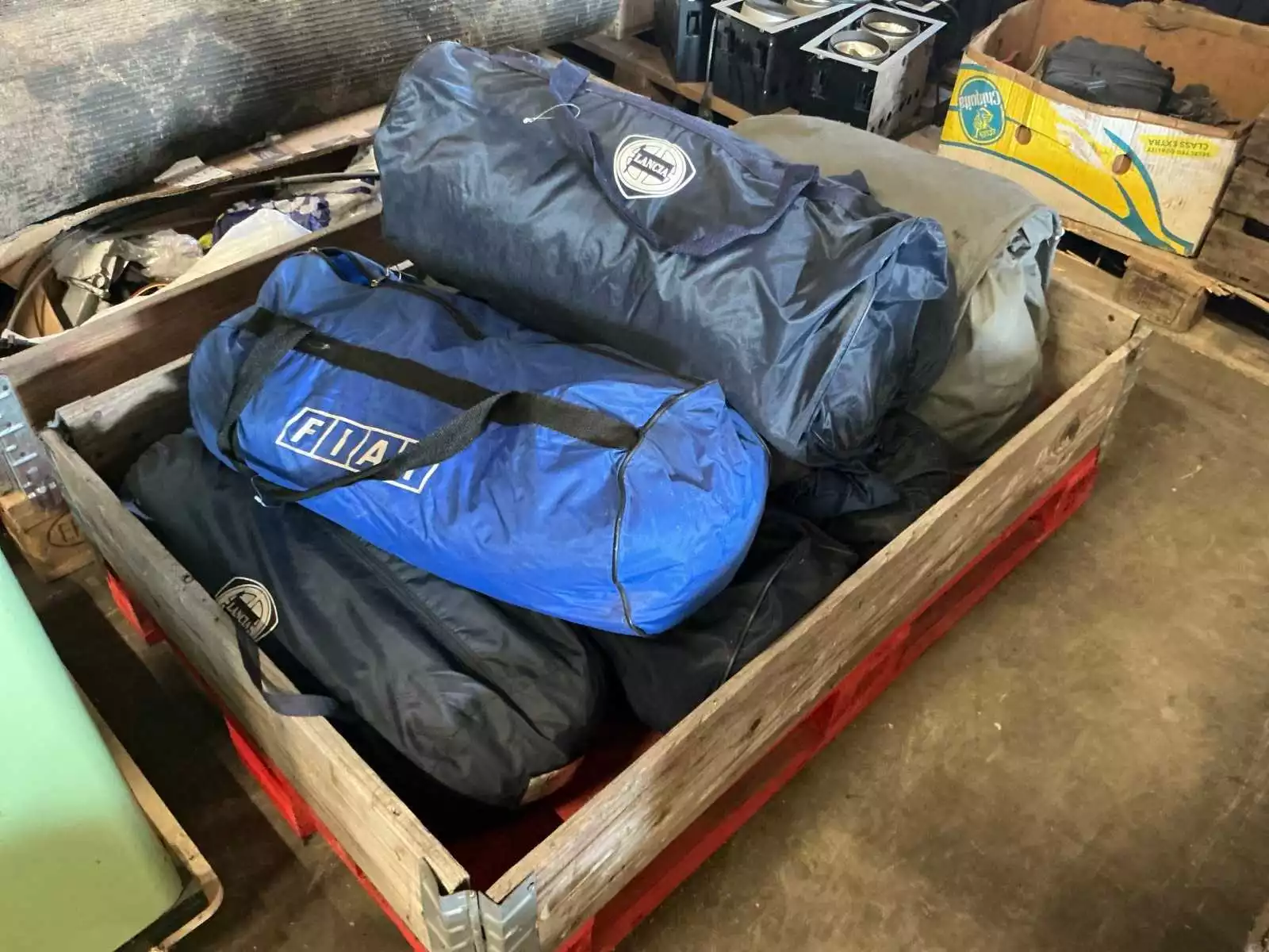 Partij van 8 auto-regenshoezen voor Fiat/Lancia