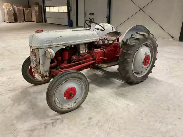 Ford Dearborn oldtimer tractor met aftakas en hefinrichting