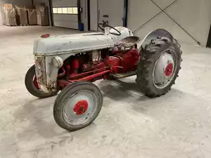 Ford Dearborn oldtimer tractor met aftakas en hefinrichting