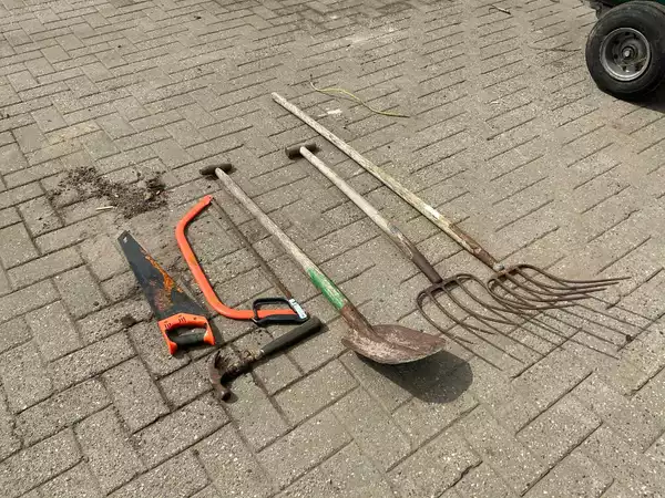 Set handgereedschap (6-delig) met zagen, hamer, bats en hooivorken