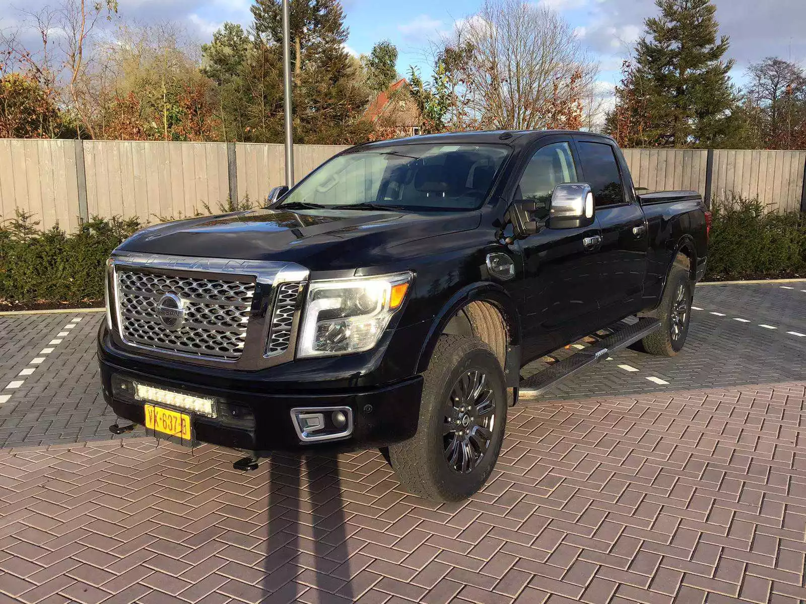 Nissan Titan pick-up 2016 diesel automaat, 313 pk, 4-deurs, zwart