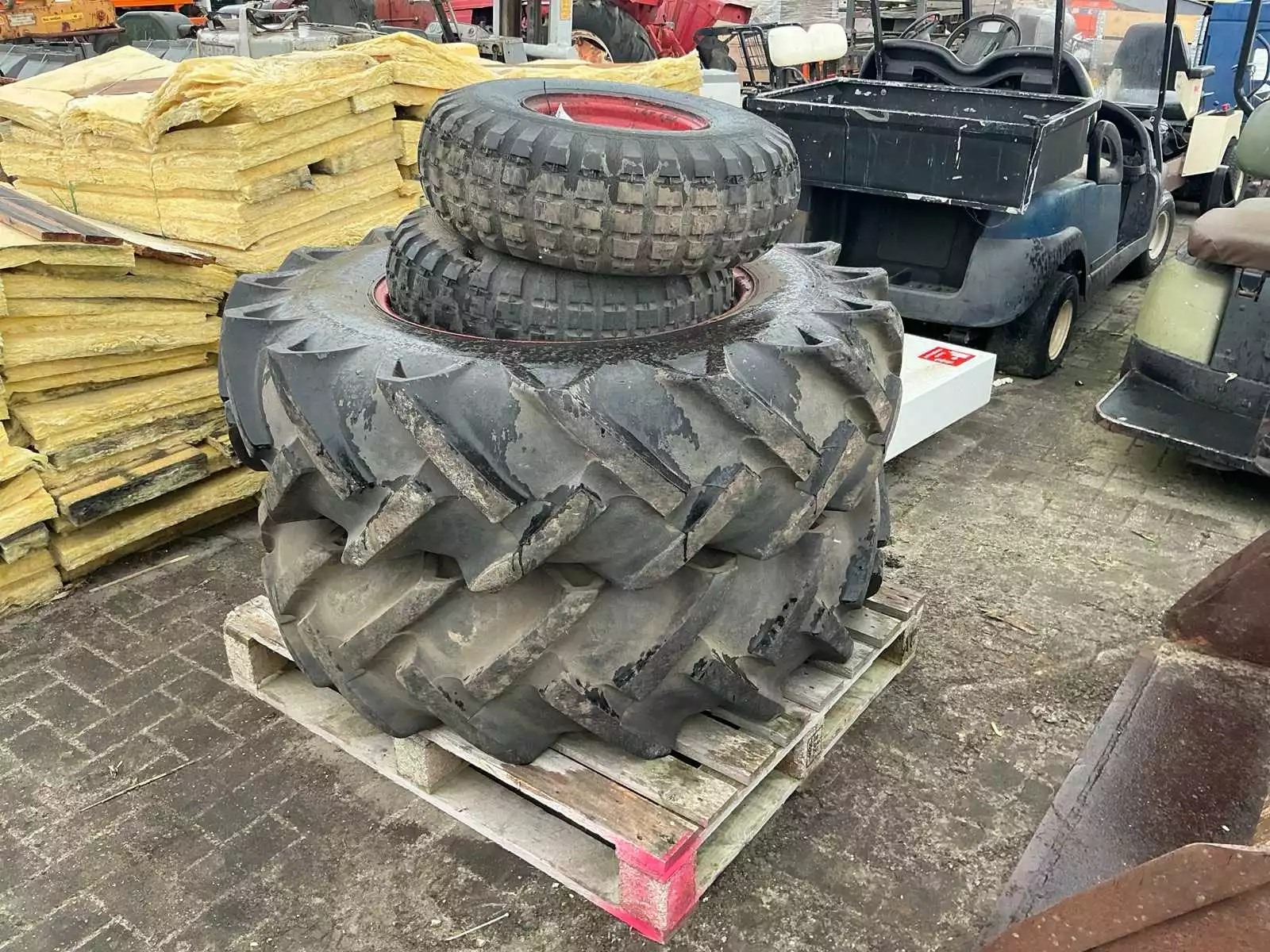 Dunlop tractorbanden met velg, maten 8.50-12 en 14.9/13-28