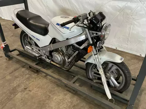 Honda NTV 650 Revere Tour motorfiets (1990, 44 kW, 647 cc)