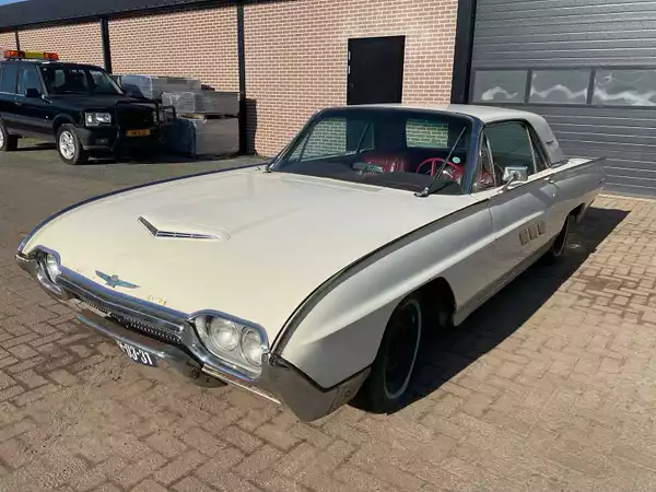 1963 Ford Thunderbird V8, 300 pk, wit, oldtimer sedan