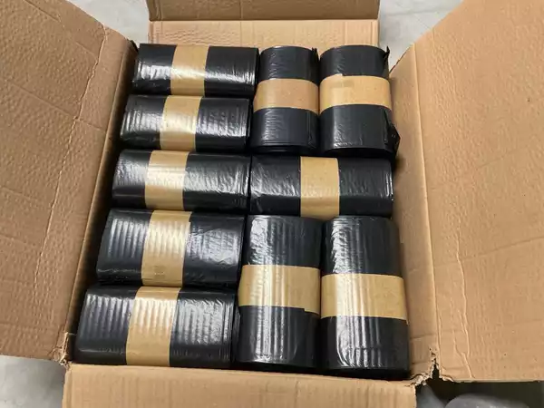Partij van 4.200 plastic vuilniszakken, 330L